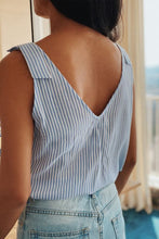 Load image into Gallery viewer, Sky Blue Stripe Scalloped V Neck Buttoned Tank Top
