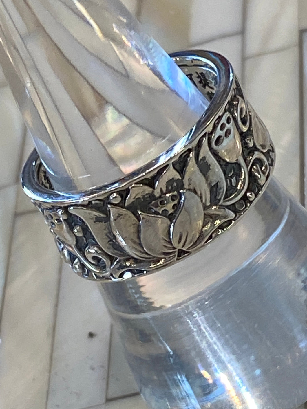 100 % Sterling Silver Band Vintage Fine Jewelry Detail Flowers. Adjustable